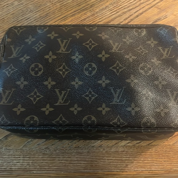 Louis Vuitton toiletry bag excellent condition - Picture 7 of 9